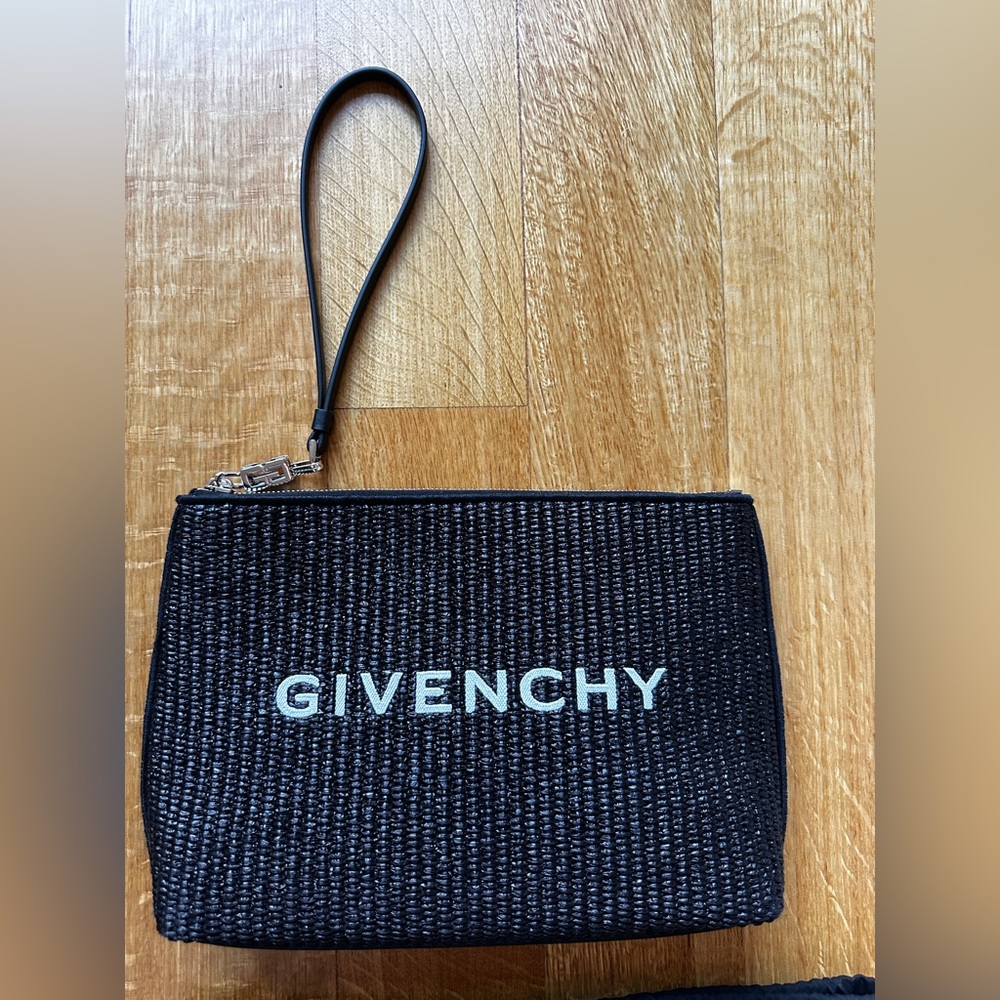 BNWOT Givenchy Travel Pouch in Raffia
